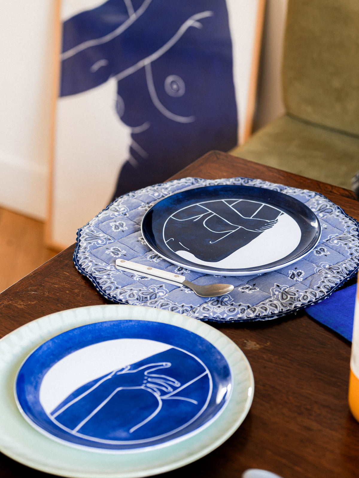 Assiettes Nus Bleus – Céladon x Faustine Badrichani