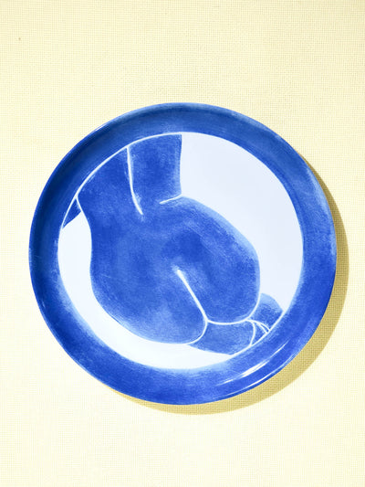 Assiette Nus Bleus La courbe – Céladon x Faustine Badrichani