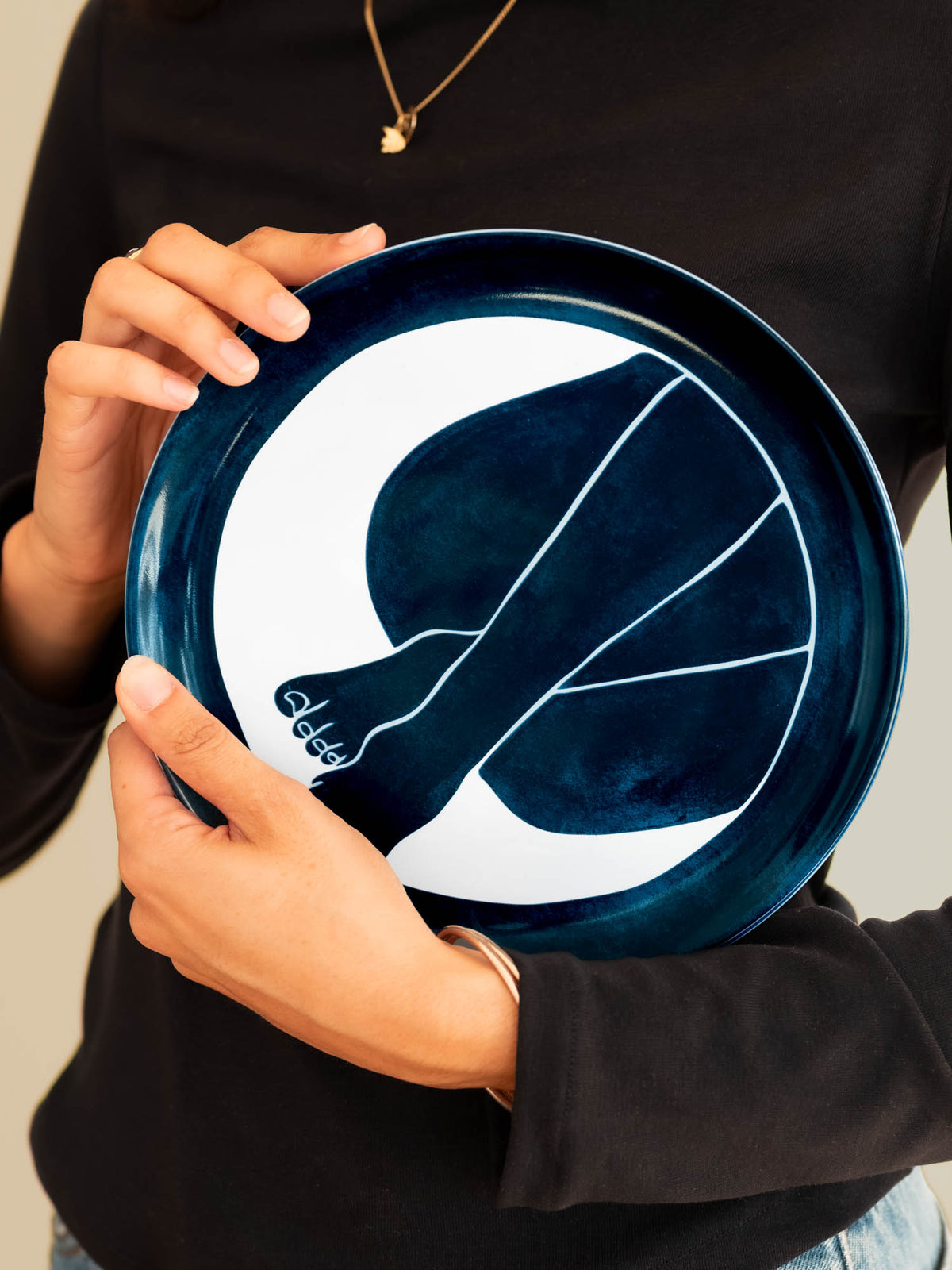 Assiette Nus Bleus La croisée – Céladon x Faustine Badrichani