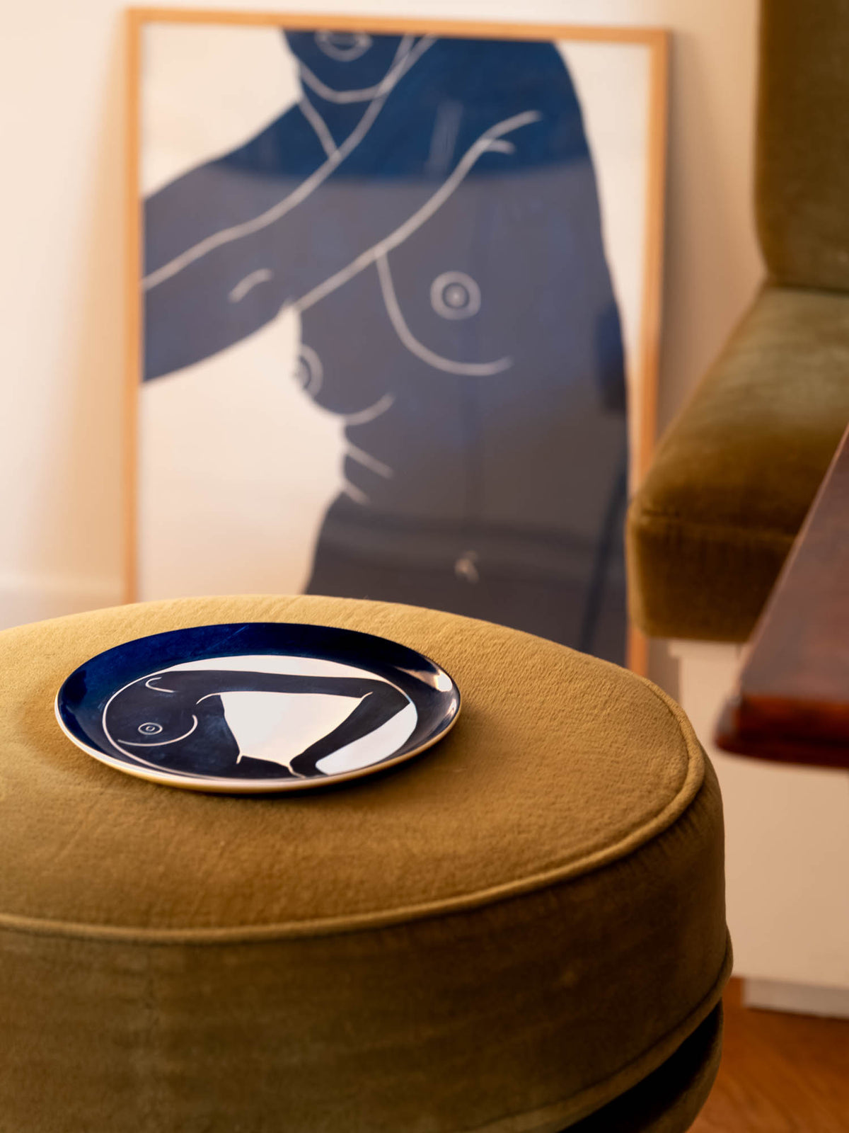 Assiette Nus Bleus La volute – Céladon x Faustine Badrichani