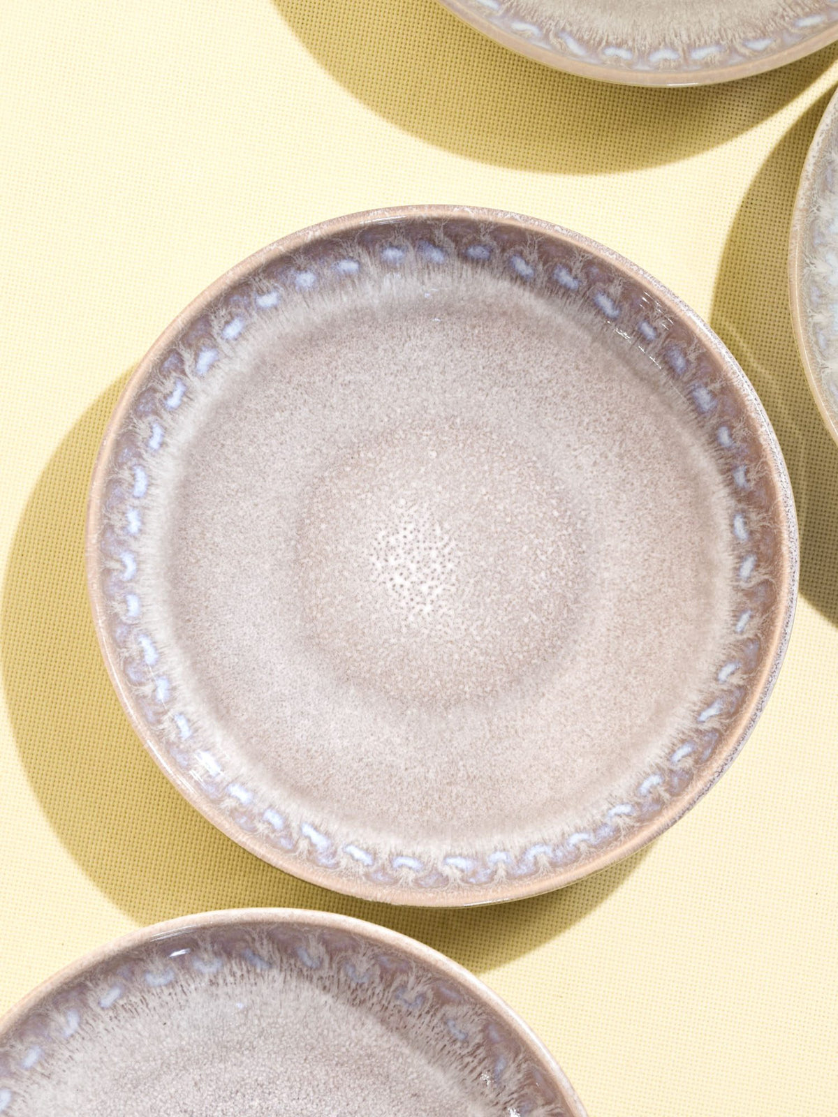 Assiette creuse en céramique émail gris audacieux Céladon, détail de l'émail
