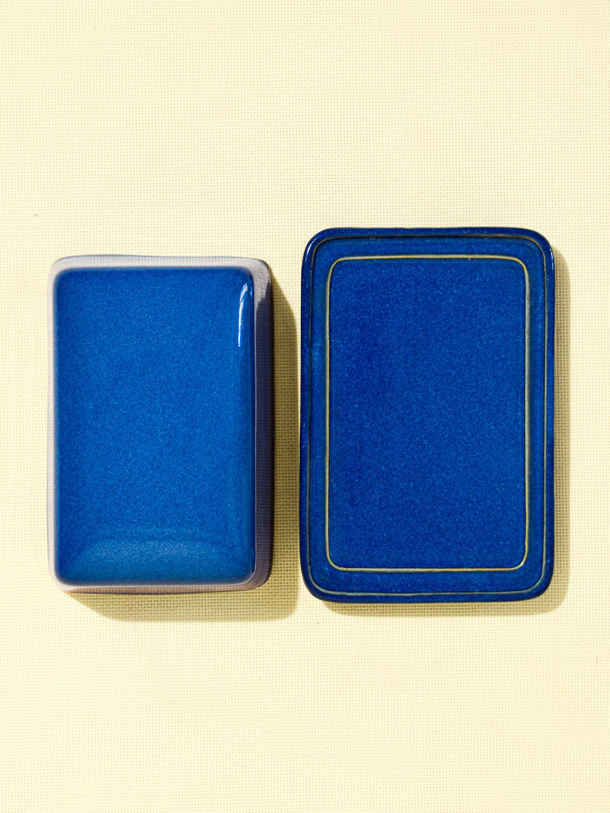 Beurrier en céramique émail bleu majestueux Céladon, vue de dessus