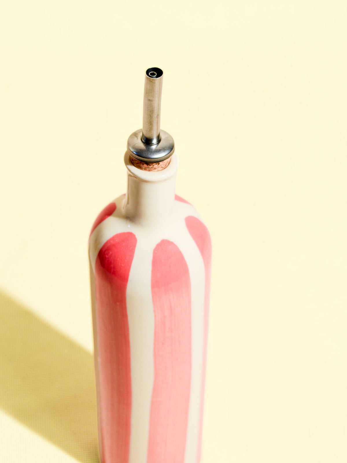 Bouteille d'huile en céramique motif Linhas rose Céladon, détail de l'émail