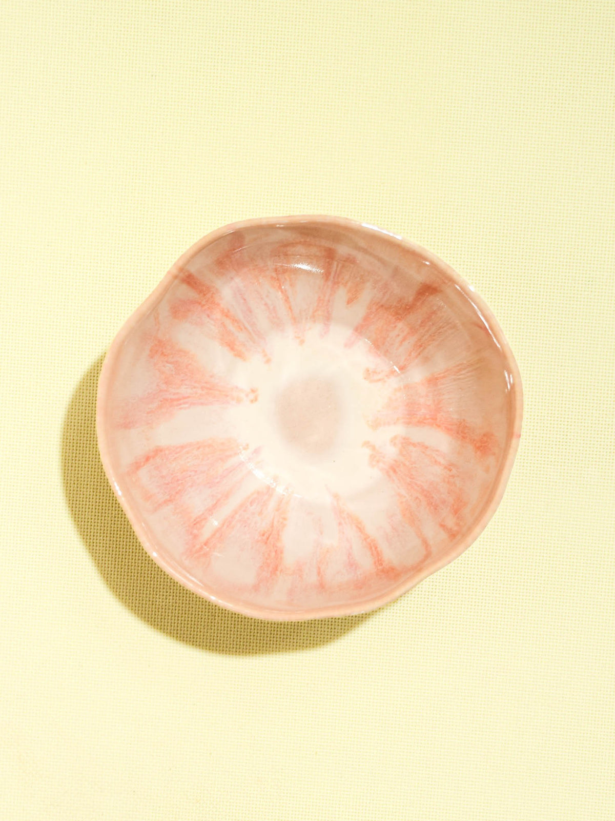 Grand bol Onda en céramique émail rose anémone Céladon, détail de l'émail