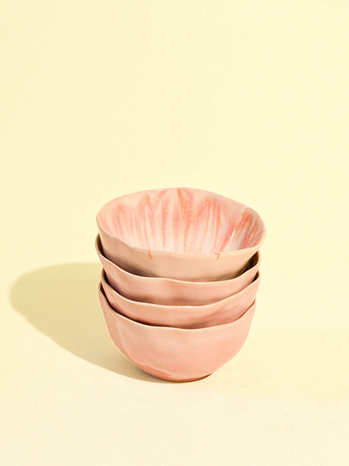 Grand bol Onda en céramique émail rose anémone Céladon, en pile