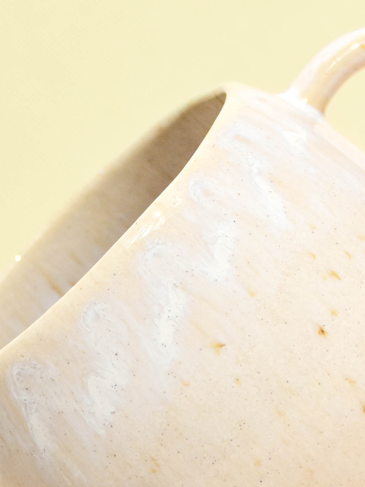 Grand mug en céramique émail blanc audacieux Céladon, détail de l'émail