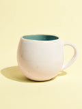 Grand mug en céramique émail bleu água Céladon, vue de face