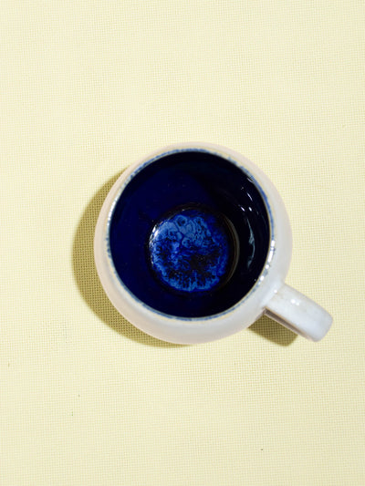 Grand mug en céramique émail bleu odyssée Céladon, vue de dessus