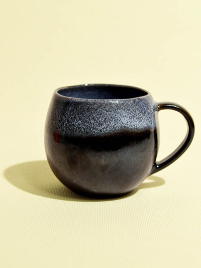 Grand mug en céramique émail noir écume Céladon, vue de face
