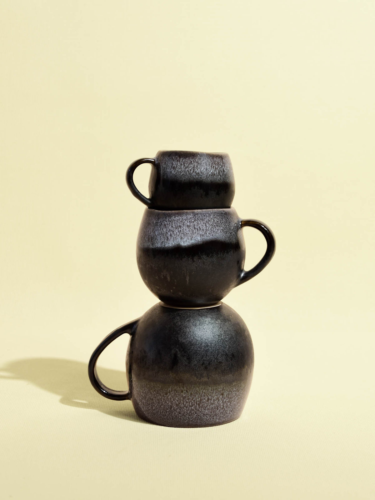 Grand mug en céramique émail noir écume Céladon, plusieurs tailles de la collection