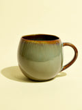 Grand mug en céramique émail vert rivage Céladon, vue de face