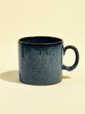 Grand mug droit en céramique émail bleu marin Céladon, vue de face