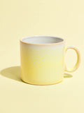 Grand mug droit en céramique émail jaune minéral Céladon, vue de face