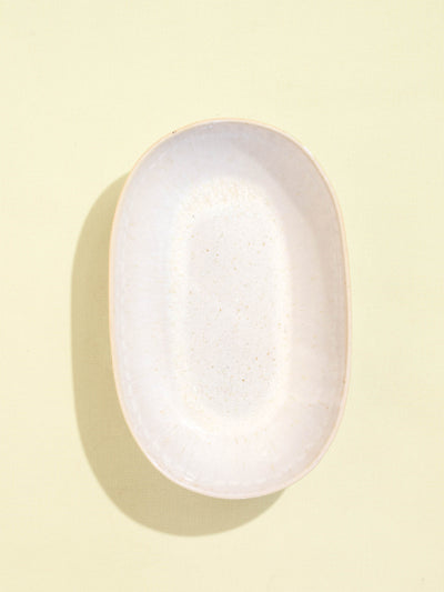 Grand plat de service creux en céramique émail blanc audacieux Céladon, vue de dessus
