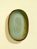 Grand plat de service creux en céramique émail vert rivage Céladon, vue de dessus
