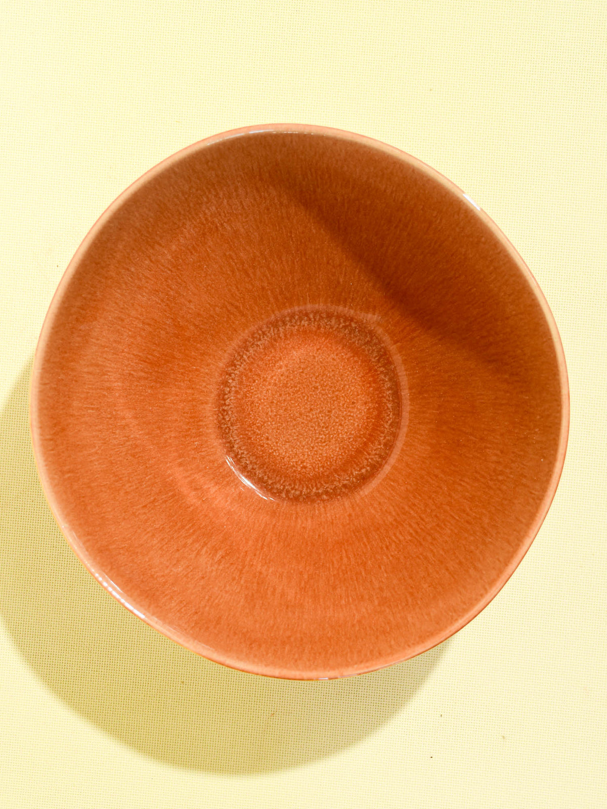 Grand saladier en céramique émail terracotta sienna Céladon, vue de dessus