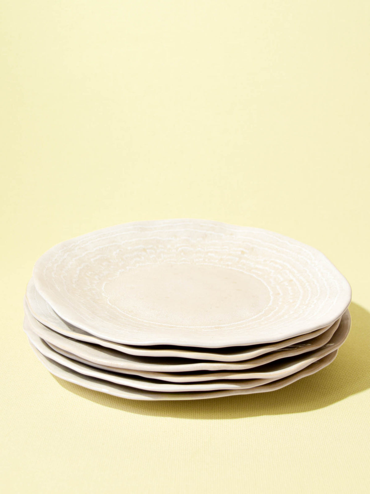 Grande assiette Onda en céramique émail beige sable Céladon, set de 6