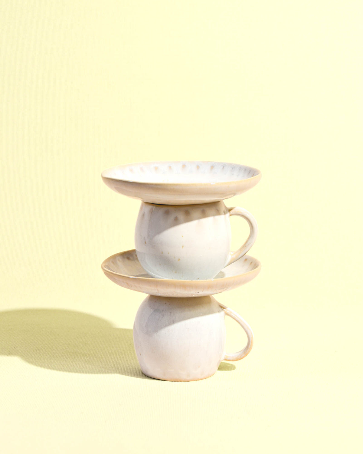 Mini assiette en céramique émail blanc audacieux Céladon, mise en scène