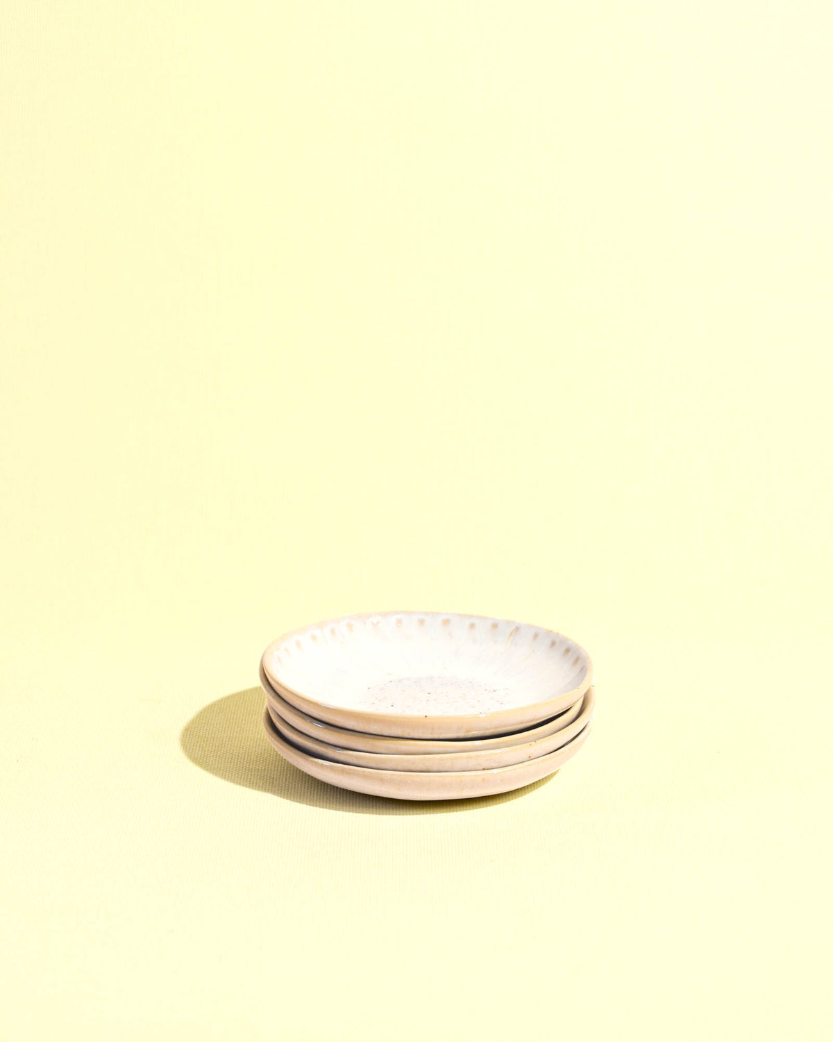 Mini assiette en céramique émail blanc audacieux Céladon, en pile