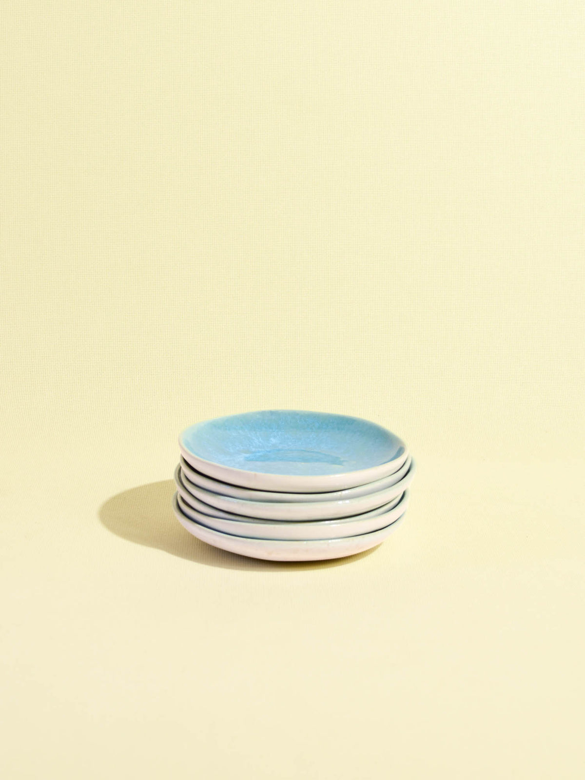Mini assiette en céramique émail bleu água Céladon, en pile
