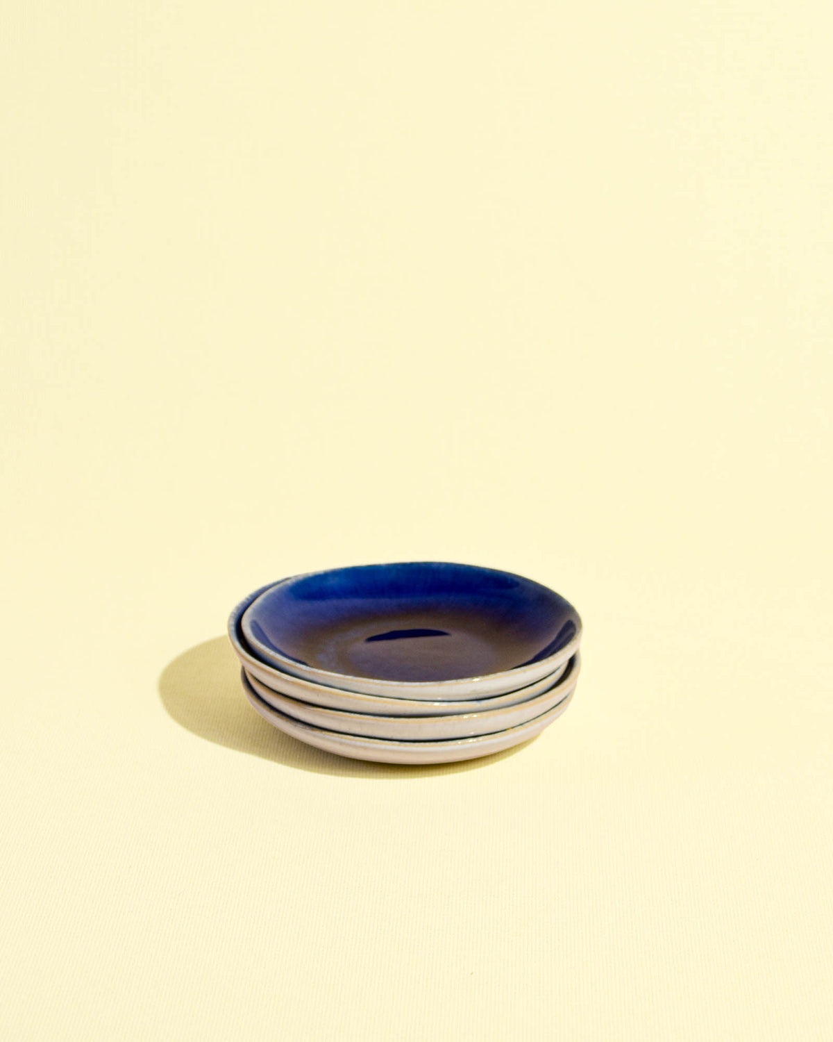 Mini assiette en céramique émail bleu odyssée Céladon, en pile