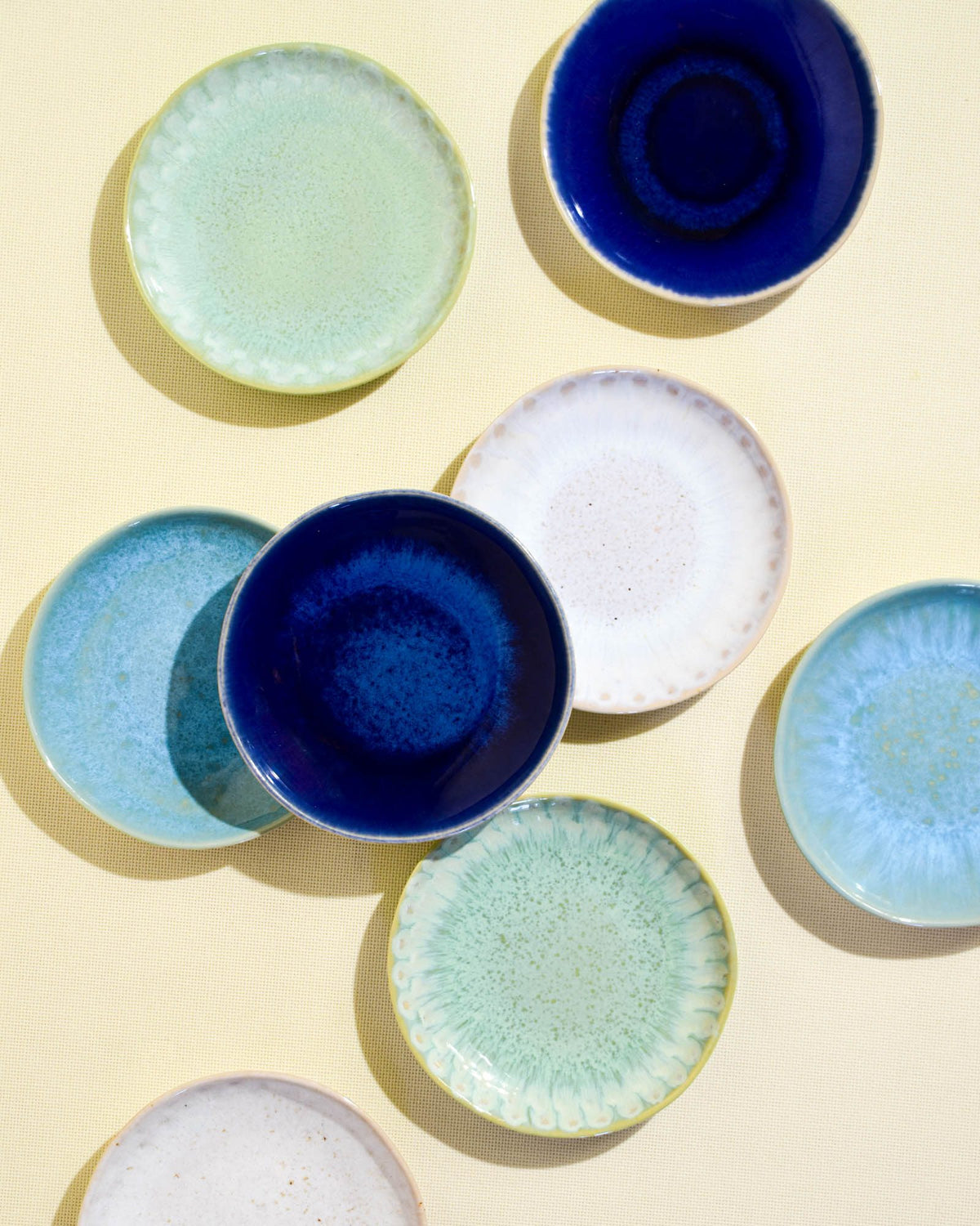 Mini assiettes en céramique de plusieurs émaux Céladon, vue de dessus