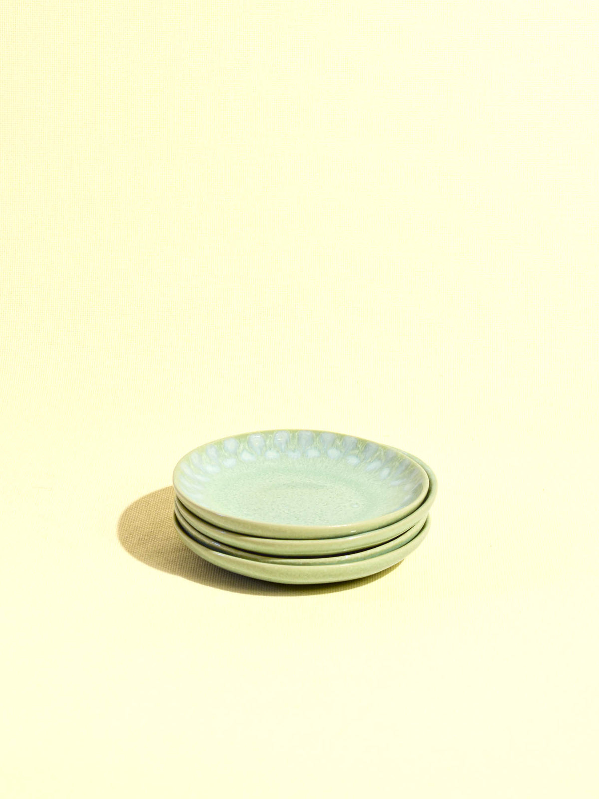 Mini assiette en céramique émail vert audacieux Céladon, en pile