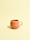 Mini mug en céramique émail terracotta sienna Céladon, vue de trois-quarts