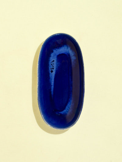 Petit plat de service ovale en céramique émail bleu odyssée Céladon, vue de dessus