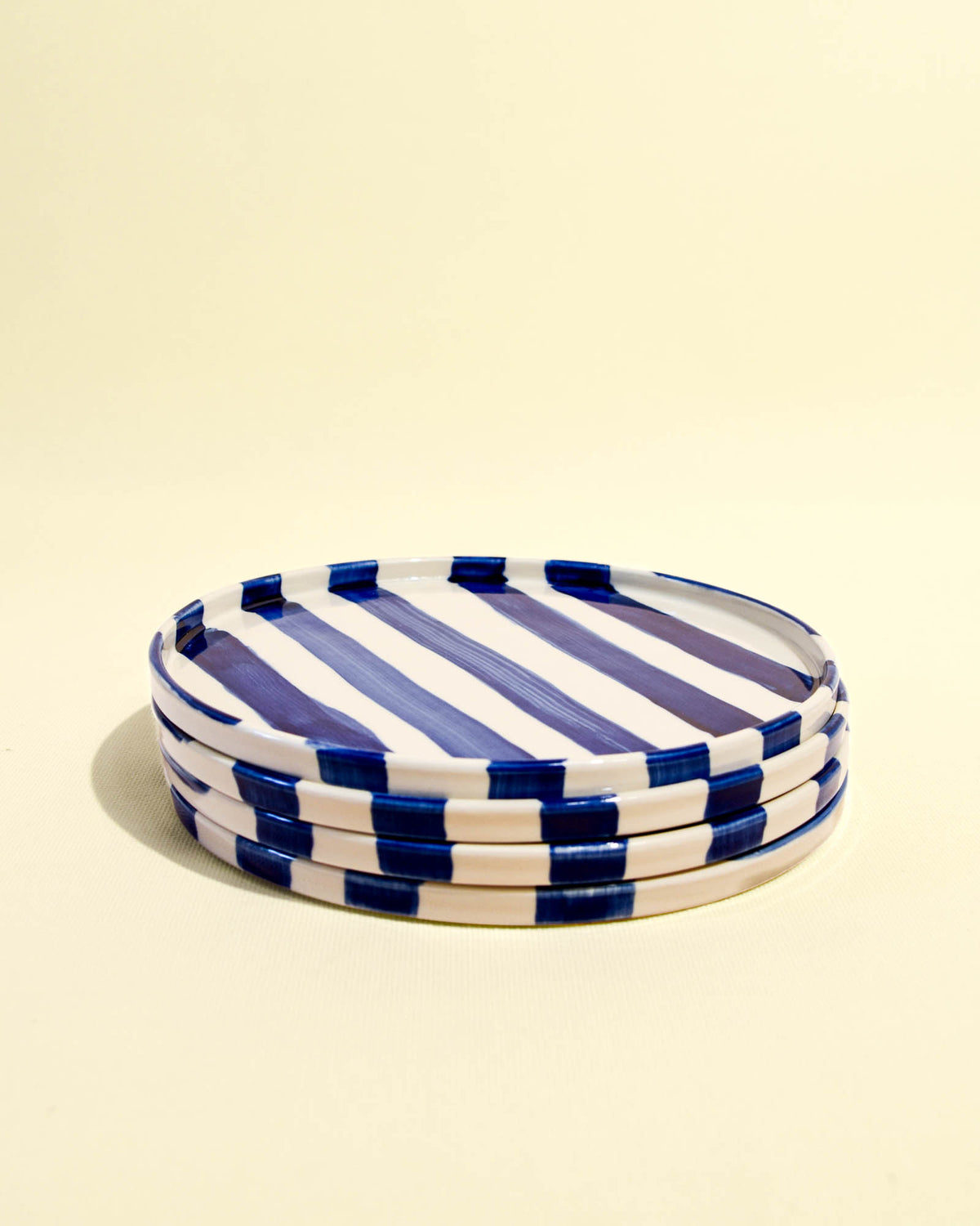 Petite assiette en céramique motif Linhas bleu Céladon, en pile