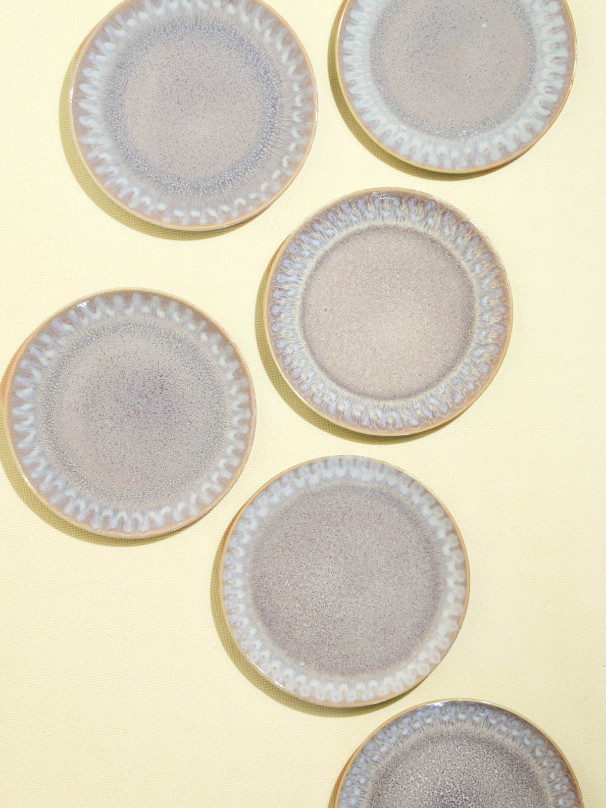 Petite assiette en céramique émail gris audacieux Céladon, vue de dessus