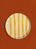 Petite assiette en céramique motif Linhas jaune Céladon, sur fond coloré