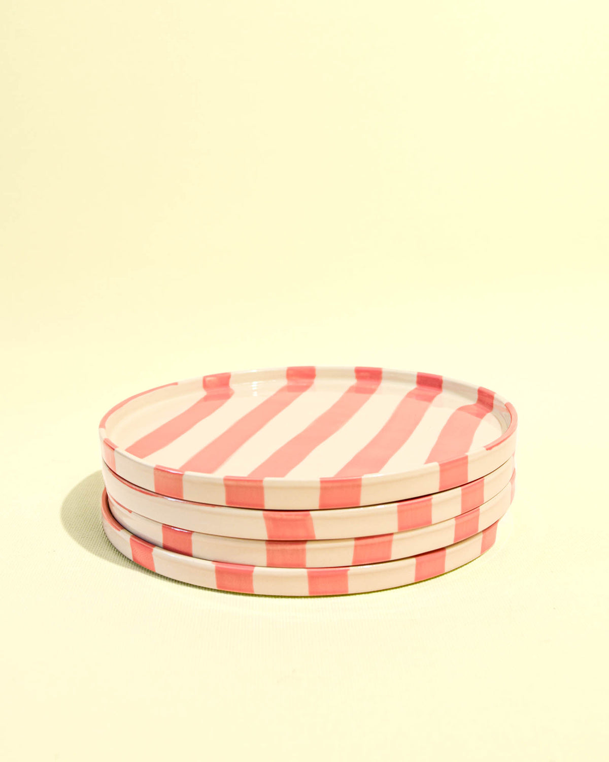 Petite assiette en céramique motif Linhas rose Céladon, en pile