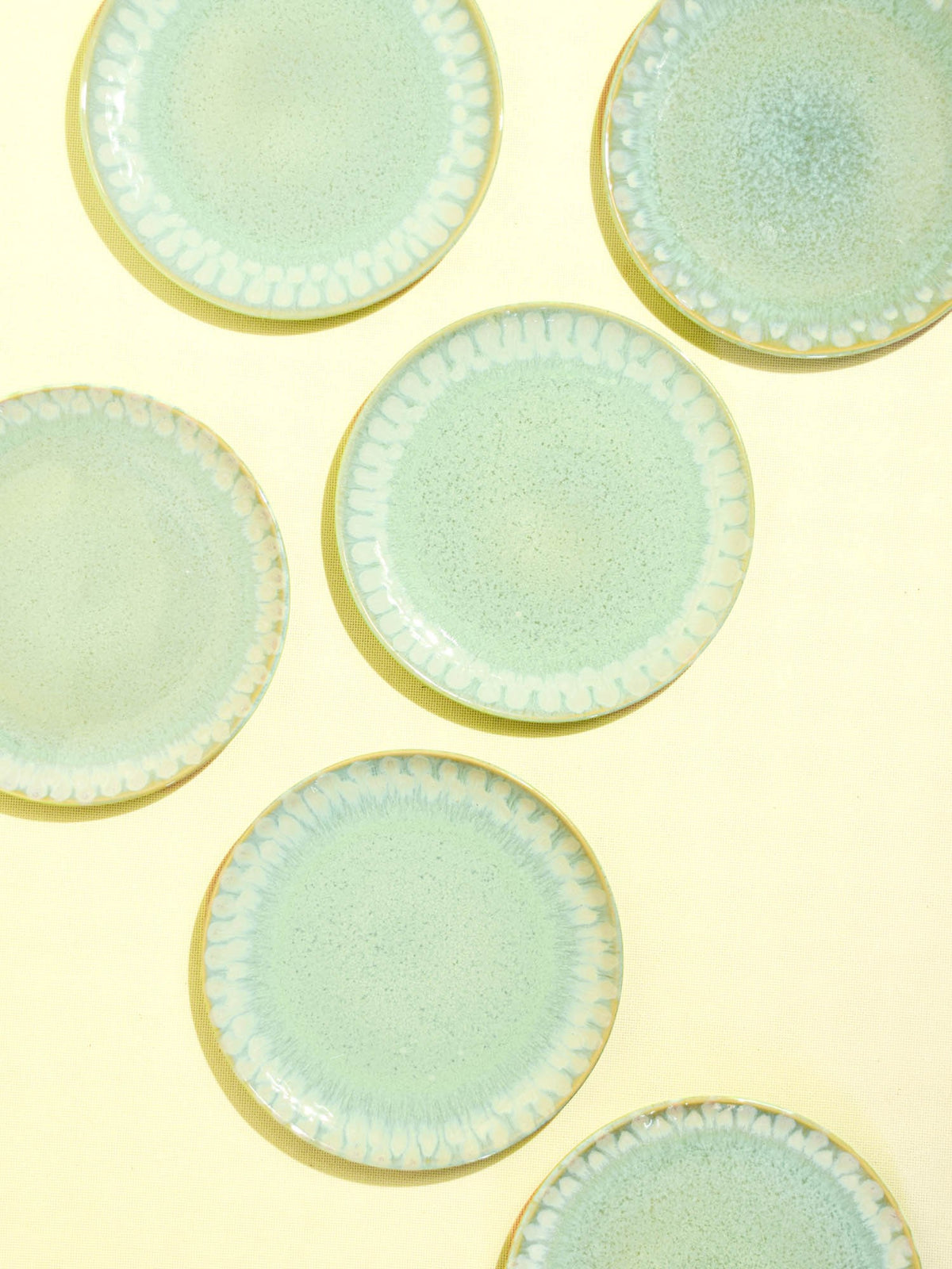 Petite assiette en céramique émail vert audacieux Céladon, vue de dessus