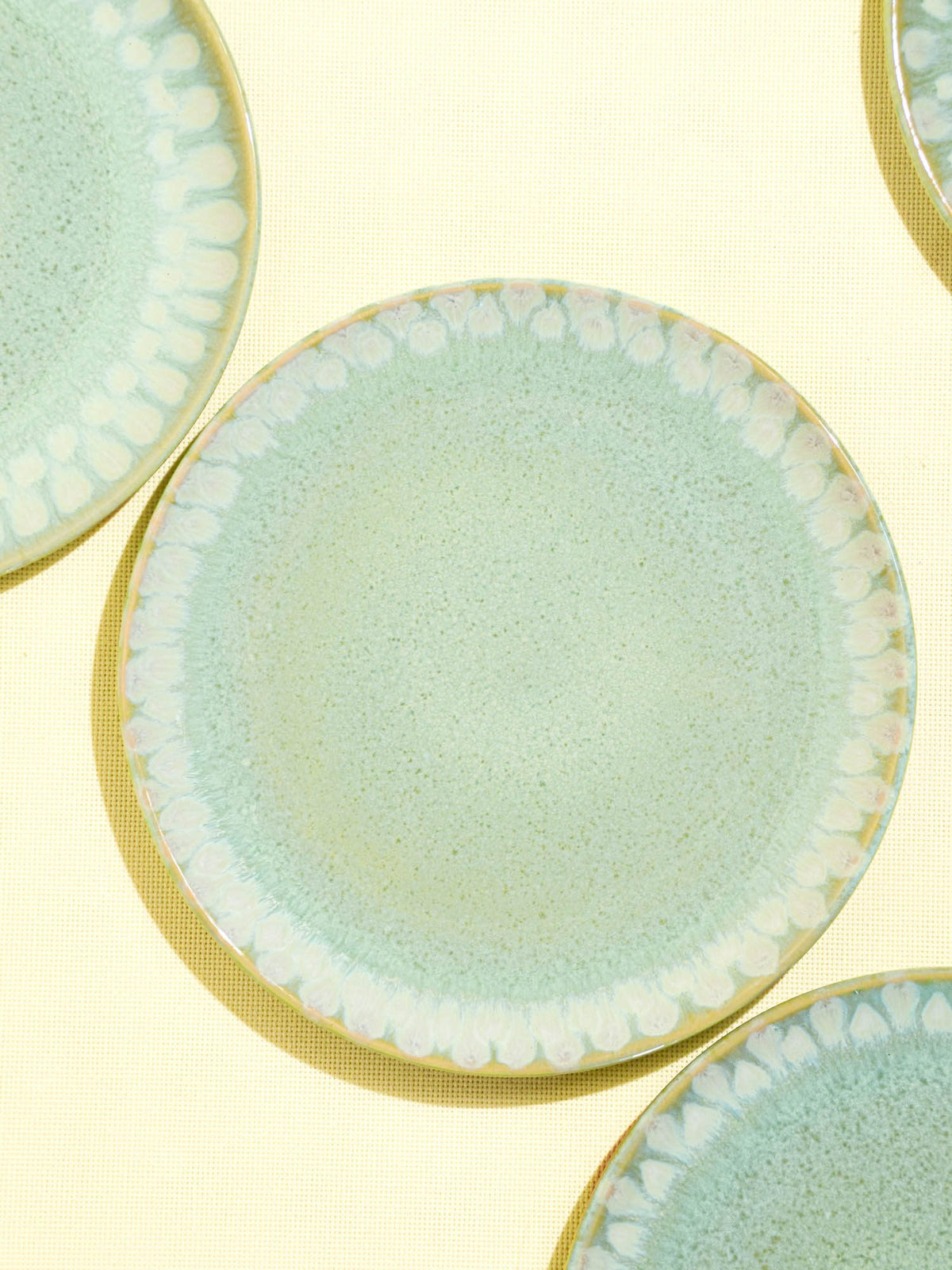 Petite assiette en céramique émail vert audacieux Céladon, détail de l'émail