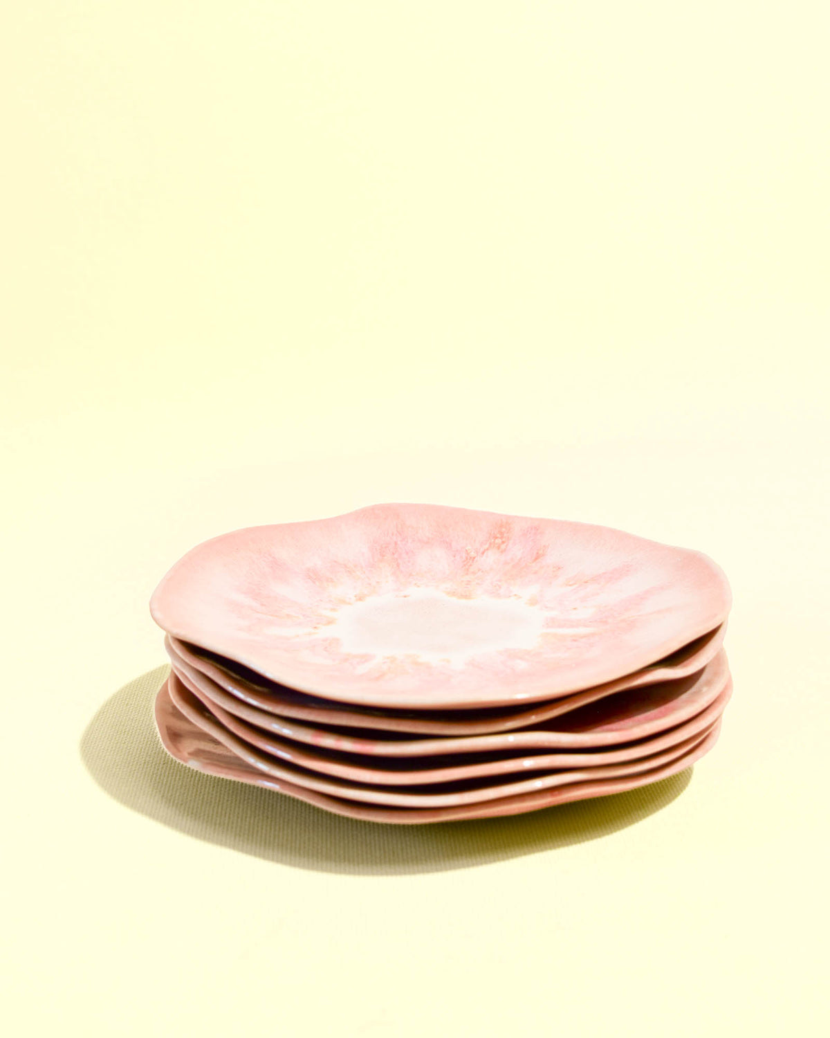 Petite assiette Onda en céramique émail rose anémone Céladon, set de 6