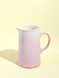 Pichet en céramique émail rose minéral Céladon, vue de face