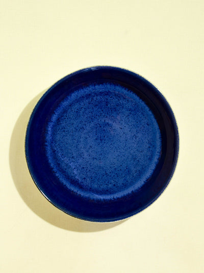 Plat de service rond en céramique émail bleu odyssée Céladon, vue de dessus