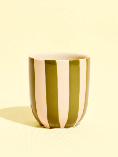 Tasse en céramique motif Linhas vert Céladon, vue de face