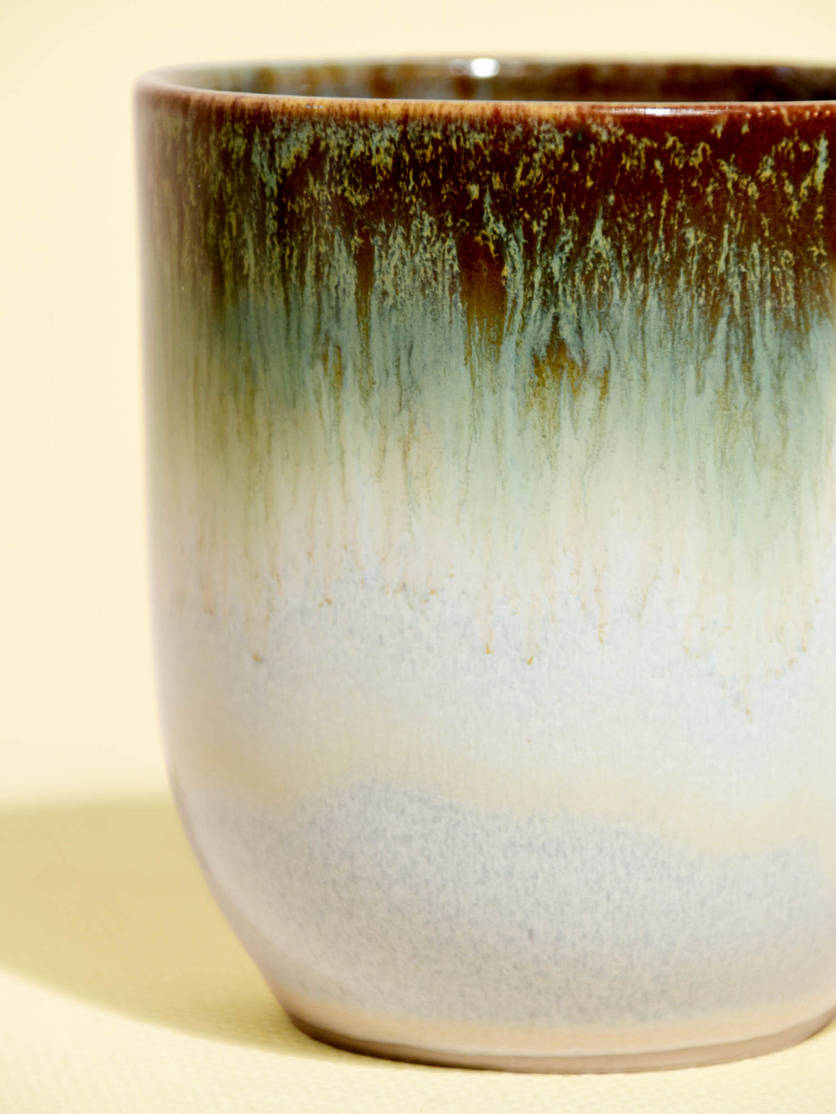 Tasse en céramique émail vert profond Céladon, détail de l'émail