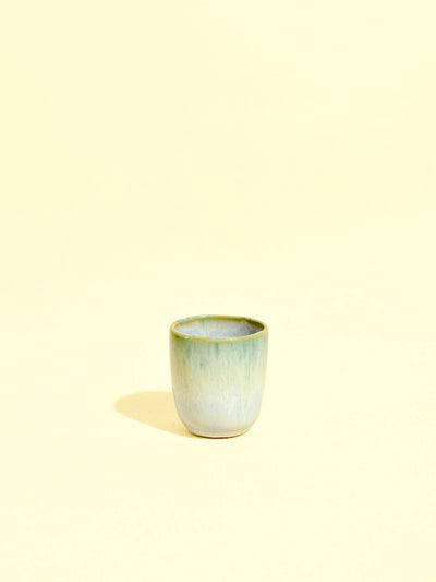 Tasse expresso en céramique émail vert lumineux Céladon, vue de face