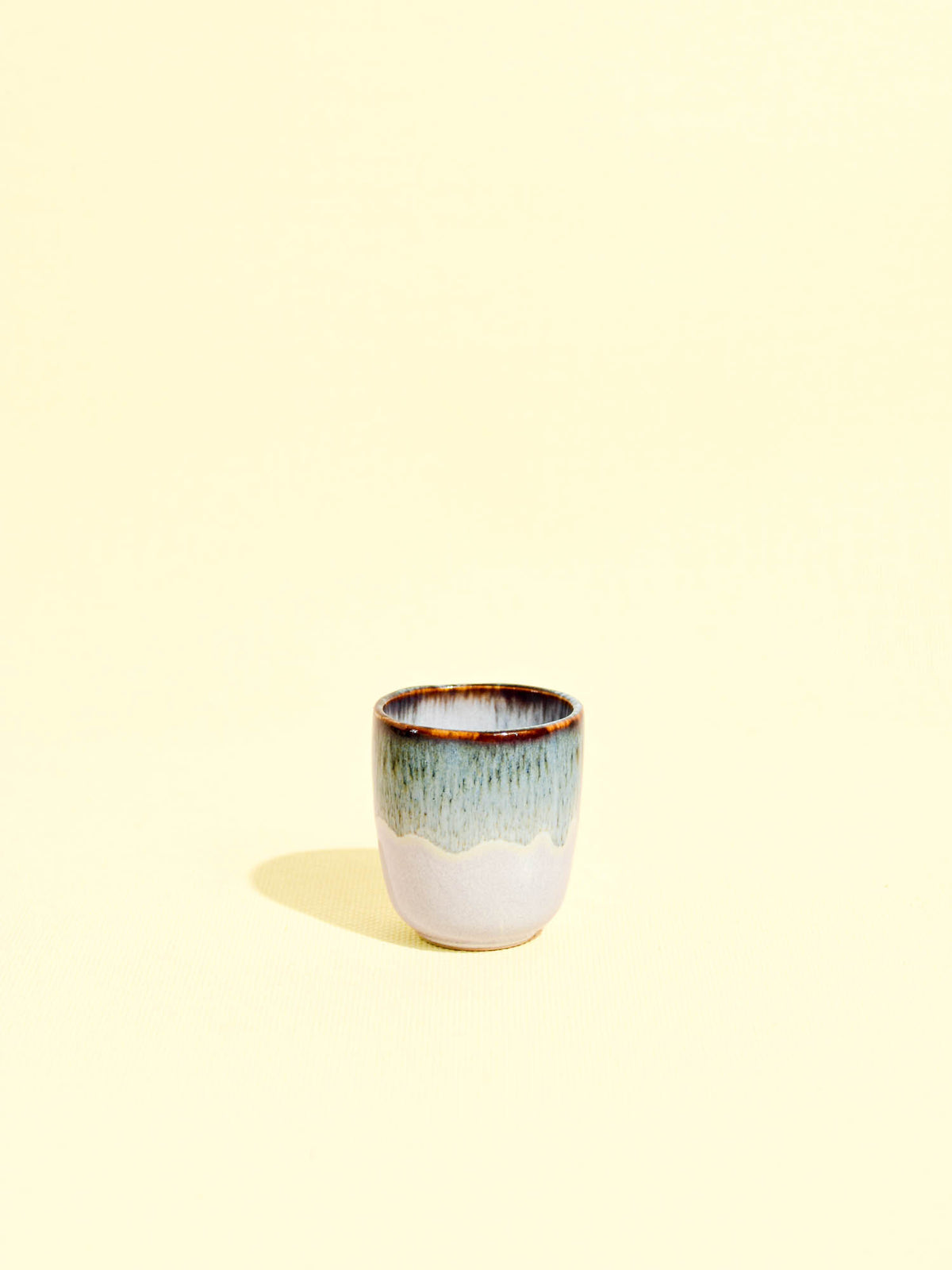 Tasse expresso en céramique émail vert de mer Céladon, vue de face