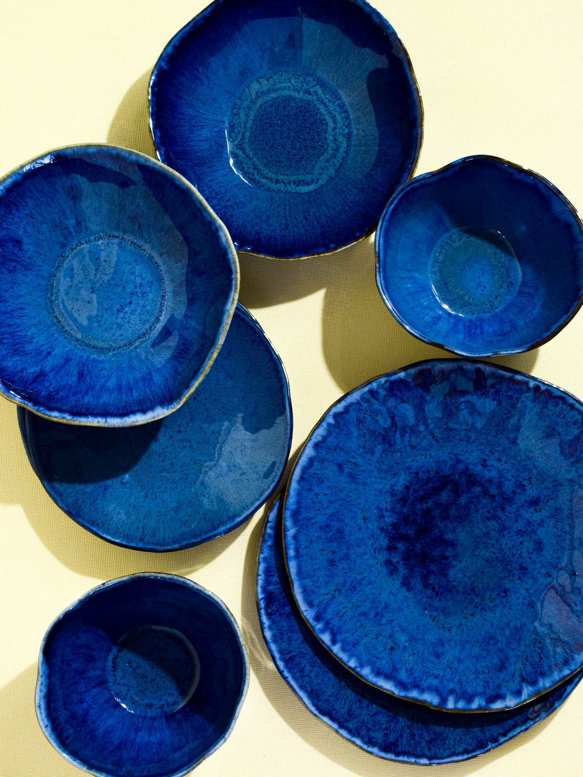 Vaisselle en grès Céladon, émail Bleu abyssal, fabriquée au Portugal