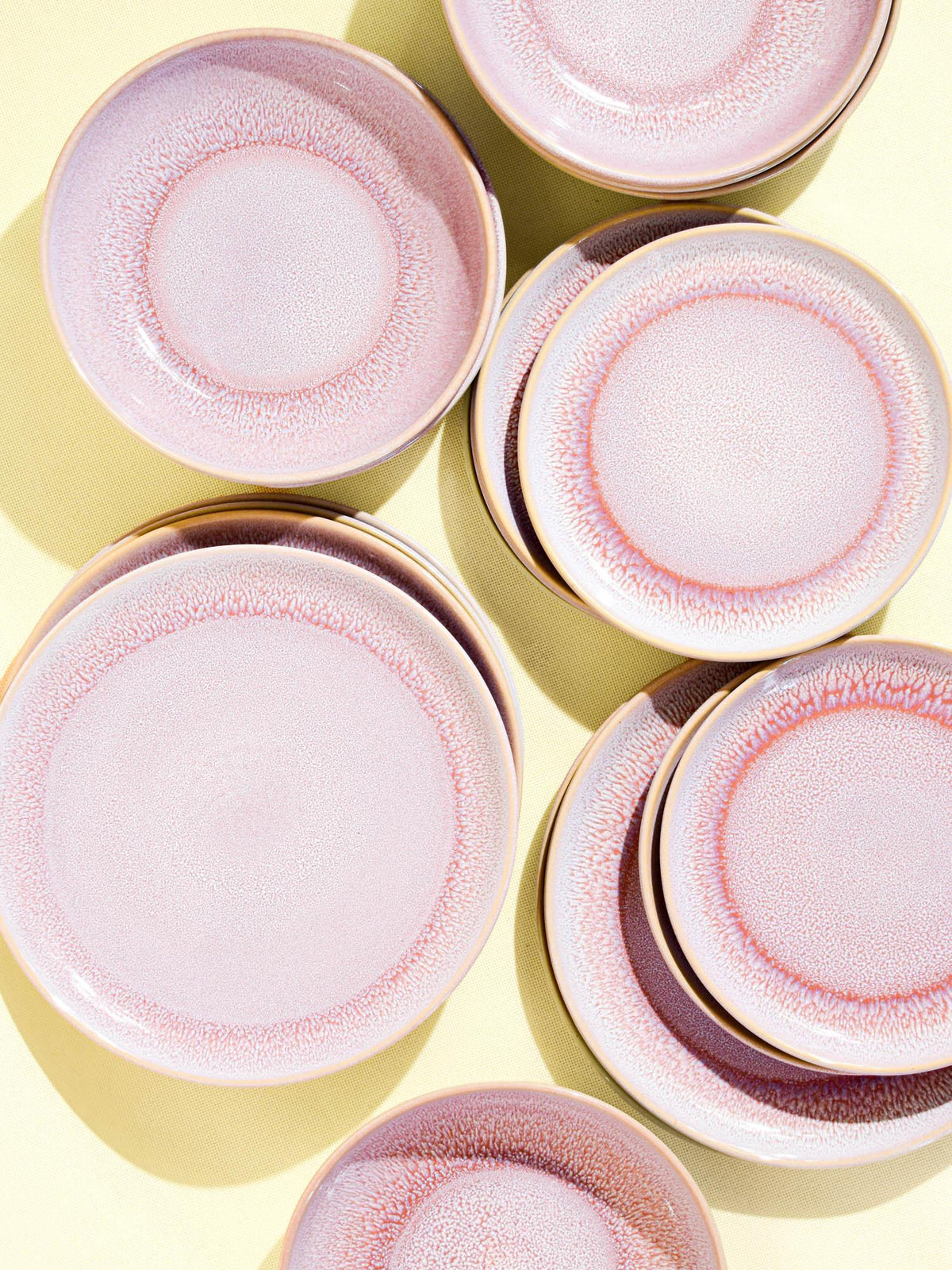 Vaisselle en grès Céladon, émail Rose minéral, fabriquée au Portugal